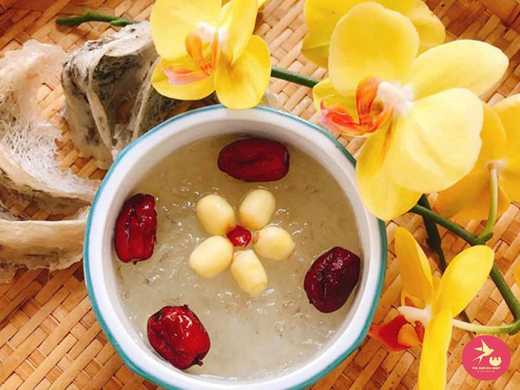 Yến sào Nha Trang vô cùng bổ dưỡng, là đặc sản Nha Trang làm quà hoàn hảo cho ông bà, cha mẹ
