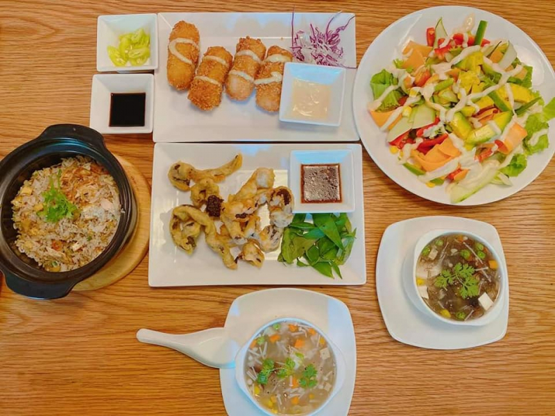 Nhà Hàng Chay Bà Xã - Món ăn đa dạng