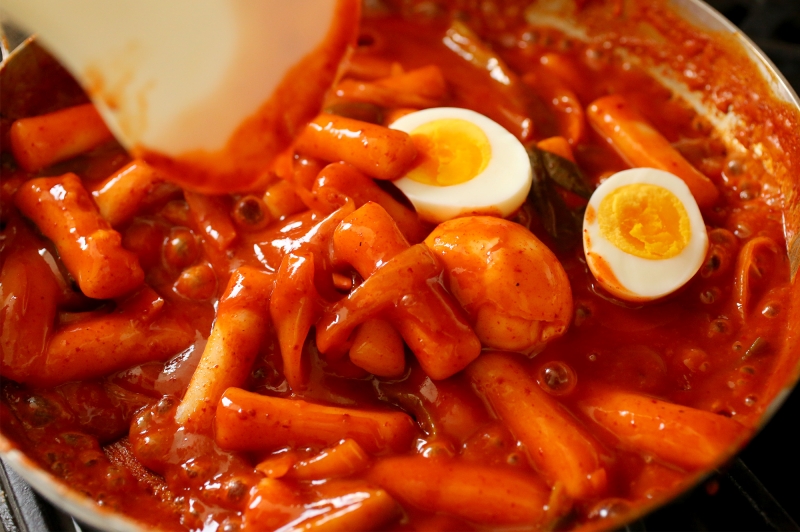 Tteokbokki (Bánh gạo cay Hàn Quốc) ngon "nhức nhối"