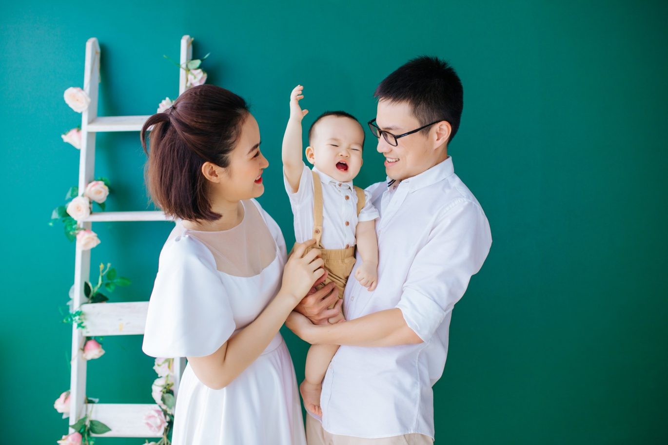 chụp hình gia đình 3 người