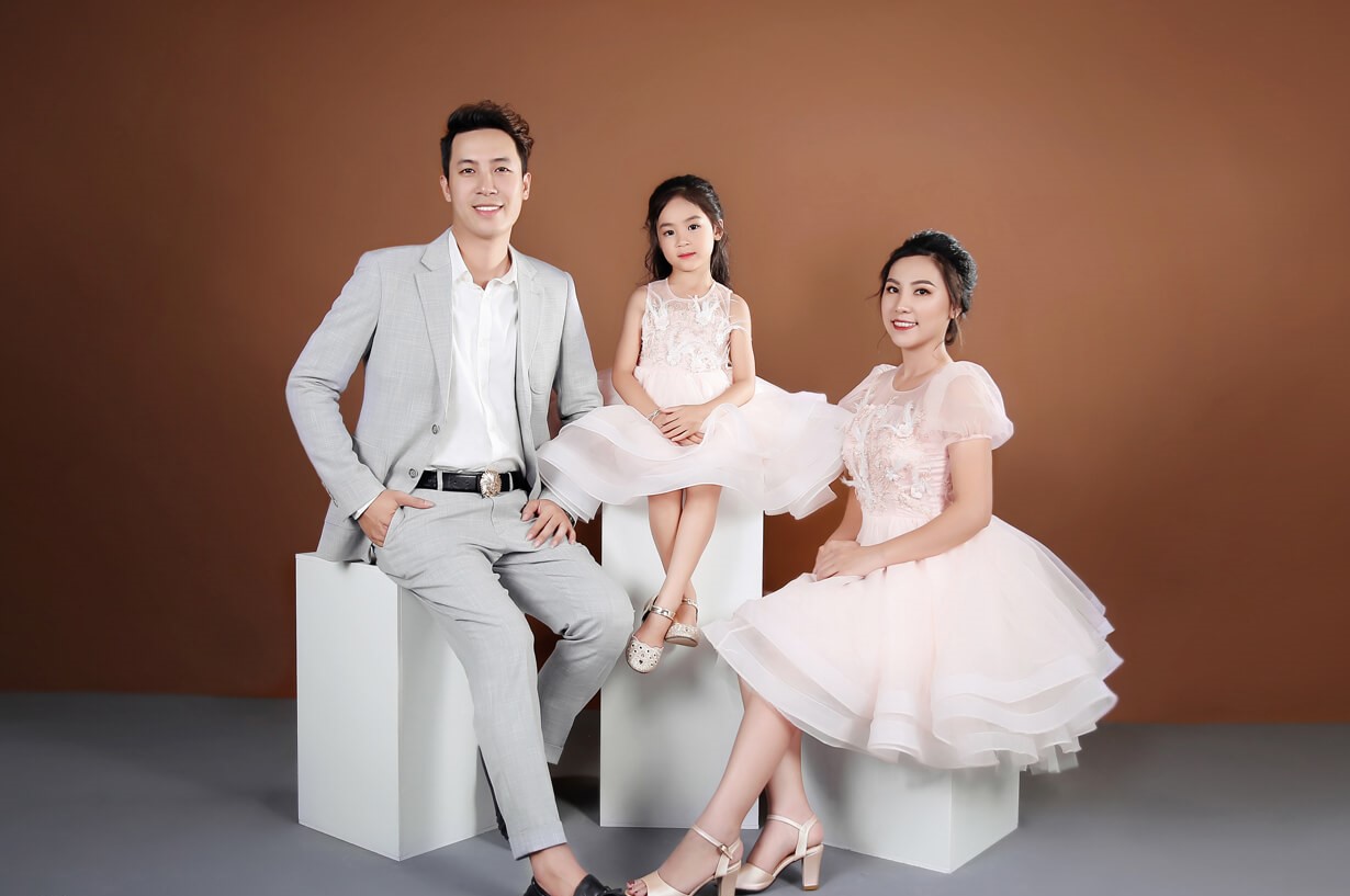 chụp hình gia đình 3 người